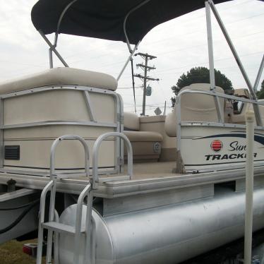 2006 Sun Tracker party barge 24