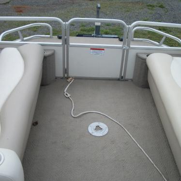2006 Sun Tracker party barge 24