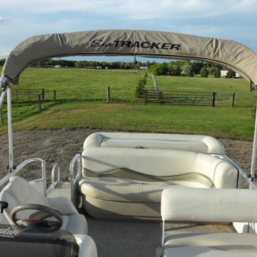 2005 Sun Tracker party barge 18