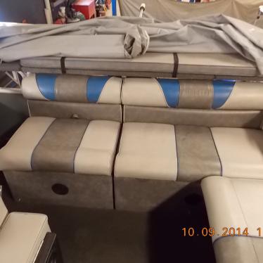 1991 Sun Tracker 24 party barge