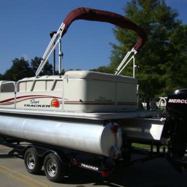 2011 Sun Tracker 21 party barge