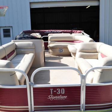 2012 Sun Tracker 22 ft deluxe party barge pontoon