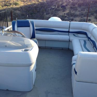1986 Sun Tracker party barge - 28