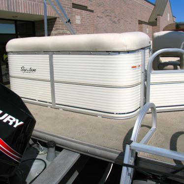 2008 Sun Tracker 22' party barge 90 hp mercury. includes trailer