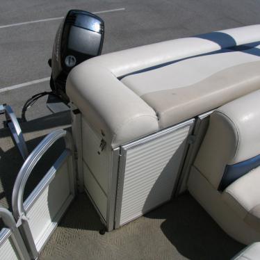 2008 Sun Tracker 22' party barge 90 hp mercury. includes trailer