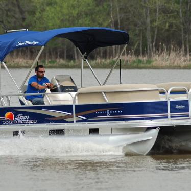 2012 Sun Tracker 18 party barge