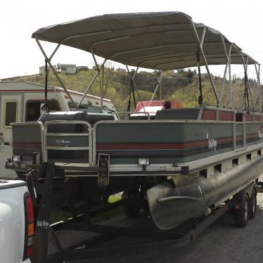 1990 Sun Tracker party barge