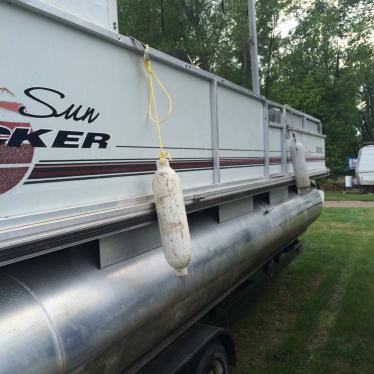 1996 Sun Tracker party barge 30