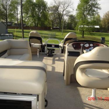 2013 Sun Tracker 2013 115 hp four stroke