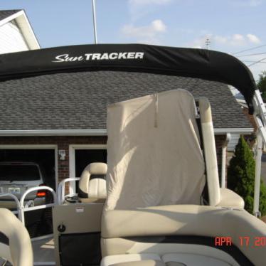 2013 Sun Tracker 2013 115 hp four stroke