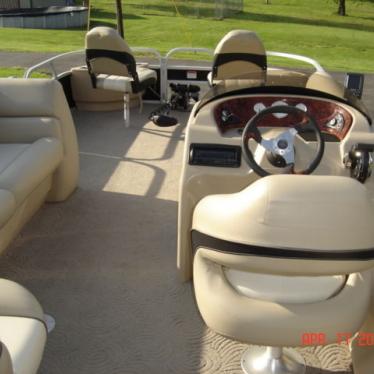 2013 Sun Tracker 2013 115 hp four stroke