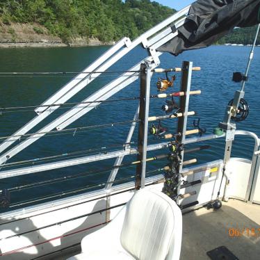 2006 Sun Tracker fishing barge 21