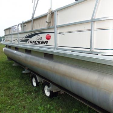 2004 Sun Tracker party barge 24 signature series
