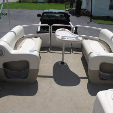 2006 Sun Tracker party barge 21