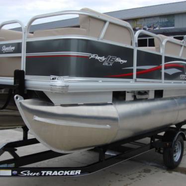 2015 Sun Tracker pontoon 16' dlx