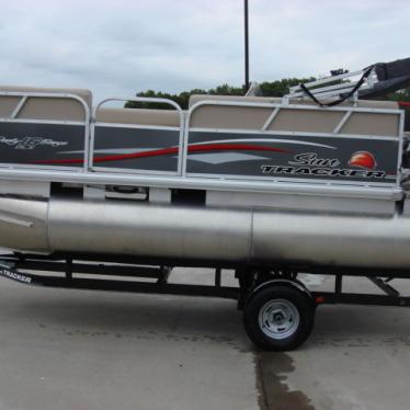 2015 Sun Tracker pontoon 16' dlx