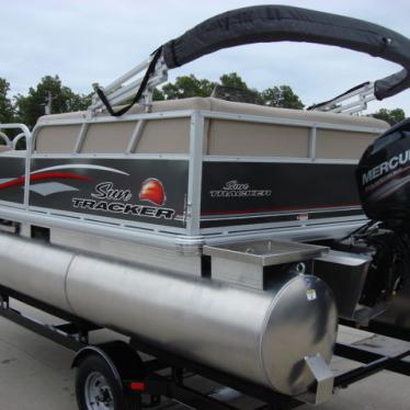 2015 Sun Tracker pontoon 16' dlx