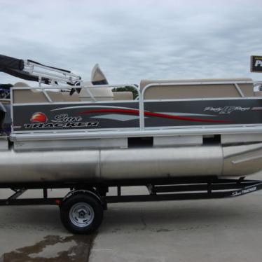 2015 Sun Tracker pontoon 16' dlx