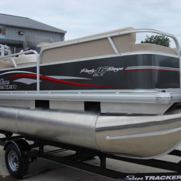 2015 Sun Tracker pontoon 16' dlx