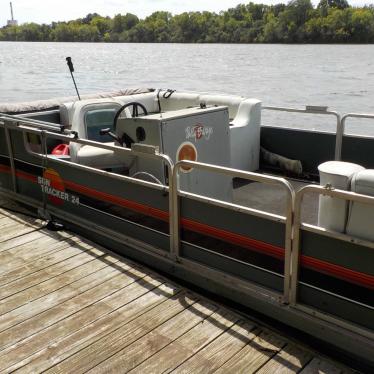 1988 Sun Tracker party barge