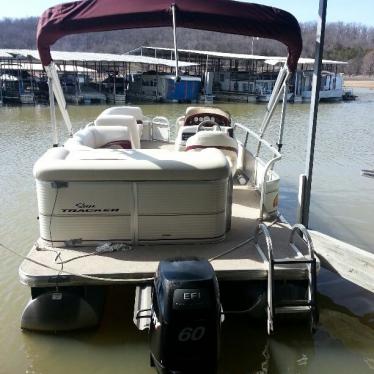 2010 Sun Tracker party barge