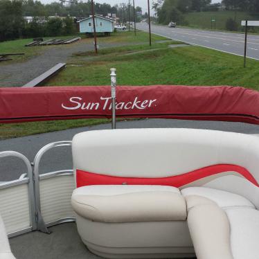 2008 Sun Tracker party barge 18