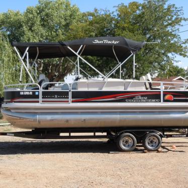 2011 Sun Tracker fishin' barge - signature series