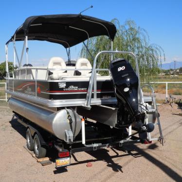 2011 Sun Tracker fishin' barge - signature series