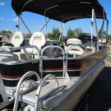 2011 Sun Tracker fishin' barge - signature series