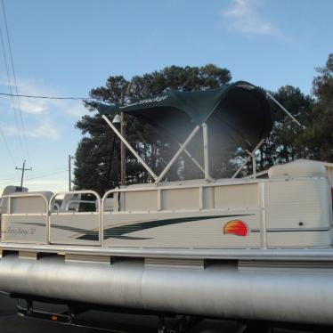 2010 Sun Tracker party barge 20