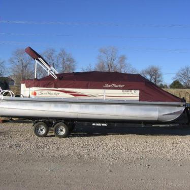 2009 Sun Tracker party barge 24