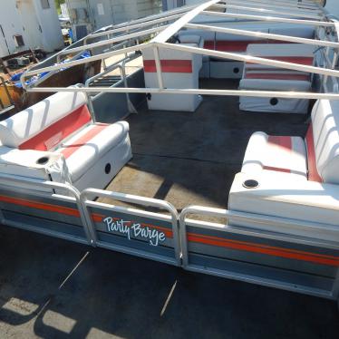 1986 Sun Tracker party barge 24