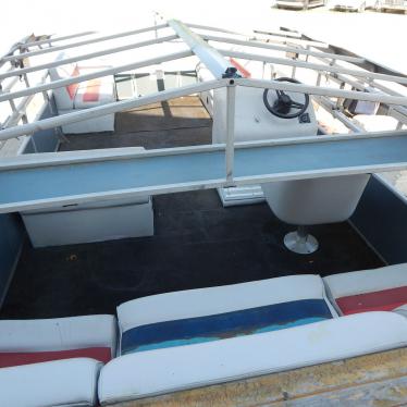 1986 Sun Tracker party barge 24