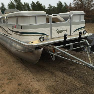 2004 Sylvan mirage 820