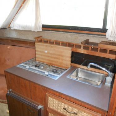 1984 Thompson cabin cruiser