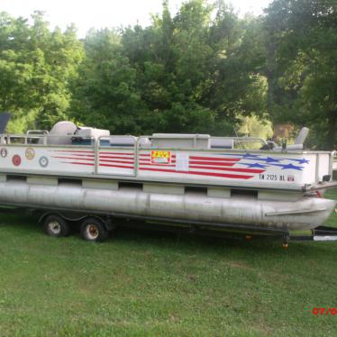 1992 Tracker party barge