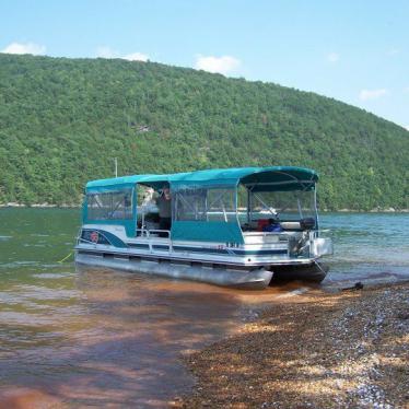 1998 Tracker party barge