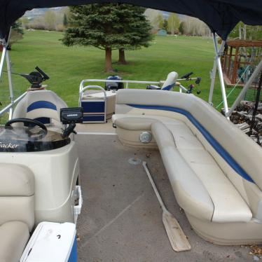 2012 Tracker fishing barge dlx 20