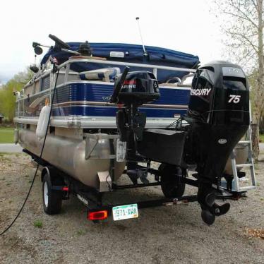 2012 Tracker fishing barge dlx 20