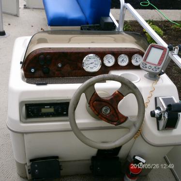 2006 Tracker signature party barge 21