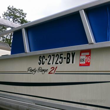 2006 Tracker signature party barge 21