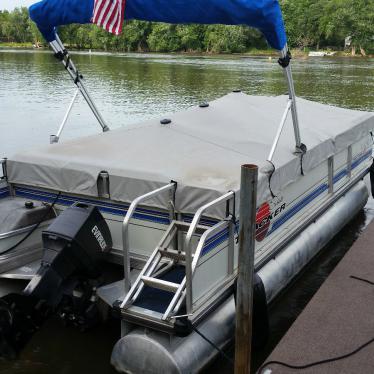 1993 Tracker party barge 21