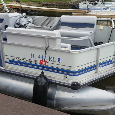 1993 Tracker party barge 21