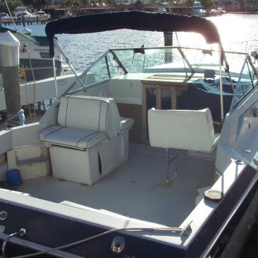 1986 Wellcraft 2900 express cruiser