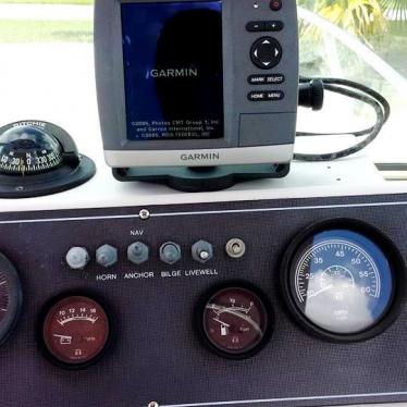 1990 Wellcraft v20 steplift sport cuddie cabin