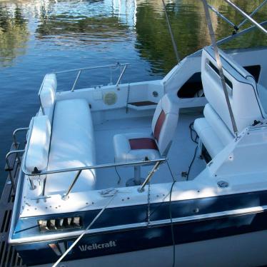 1986 Wellcraft 260 aft cabin