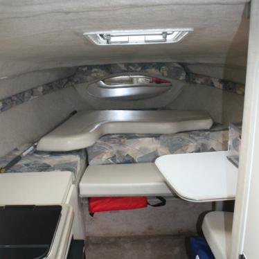 1998 Wellcraft 260e cabin cruiser