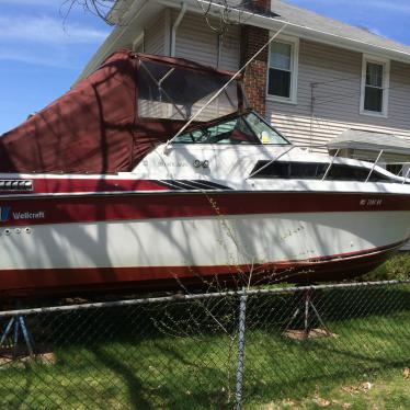 1985 Wellcraft 260 aft cabin