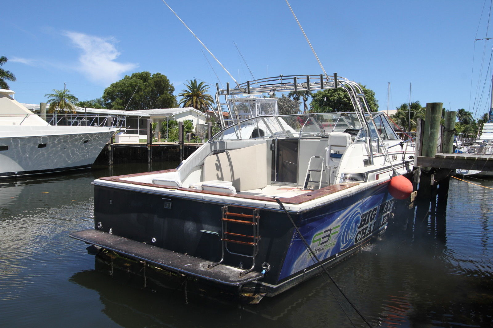 33 Ft Boat 10 Meter Trojan Express boat for sale from USA