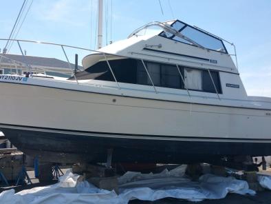 Carver 28' Boat Located In West Babylon, NY - No Trailer 1988
